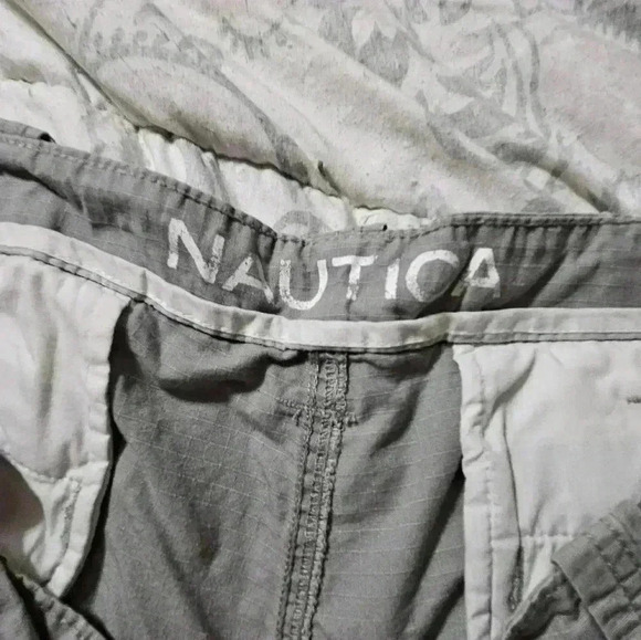 Mens sage green nautica cargo shorts! - Picture 2 of 5